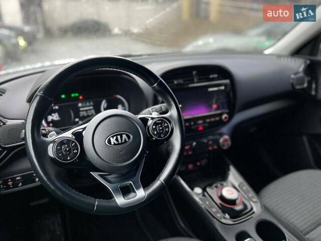 Серый Киа Soul EV, объемом двигателя 0 л и пробегом 41 тыс. км за 18199 $, фото 15 на Automoto.ua