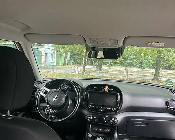 Серый Киа Soul EV, объемом двигателя 0 л и пробегом 160 тыс. км за 16500 $, фото 7 на Automoto.ua
