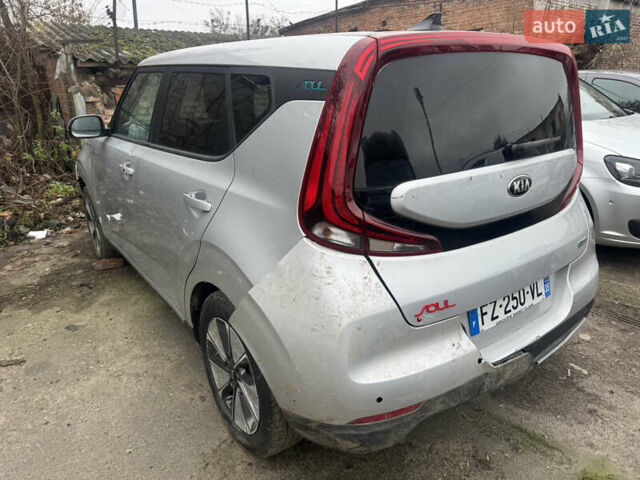 Сірий Кіа Soul EV, об'ємом двигуна 0 л та пробігом 113 тис. км за 13500 $, фото 4 на Automoto.ua