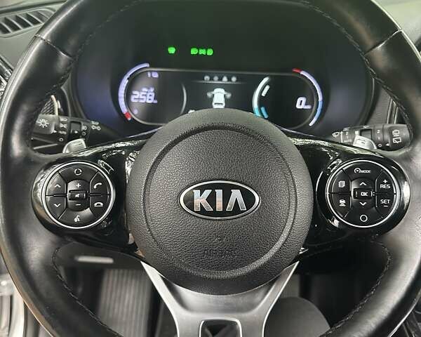 Серый Киа Soul EV, объемом двигателя 0 л и пробегом 160 тыс. км за 16500 $, фото 3 на Automoto.ua