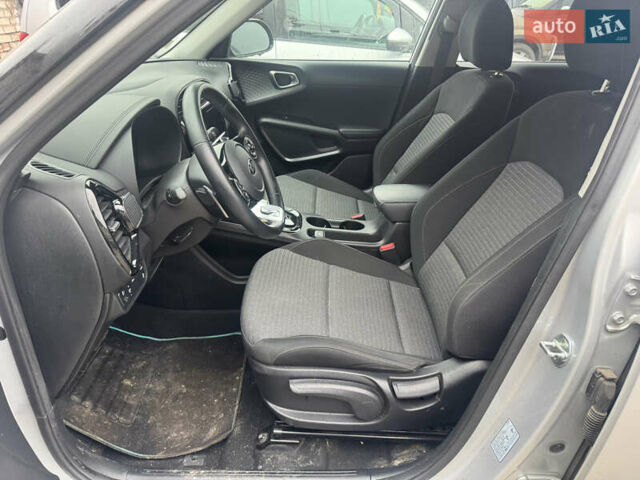 Сірий Кіа Soul EV, об'ємом двигуна 0 л та пробігом 113 тис. км за 13500 $, фото 6 на Automoto.ua