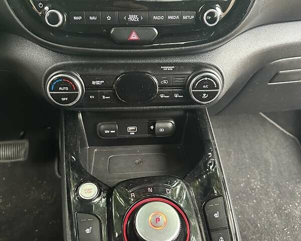 Серый Киа Soul EV, объемом двигателя 0 л и пробегом 160 тыс. км за 16500 $, фото 5 на Automoto.ua