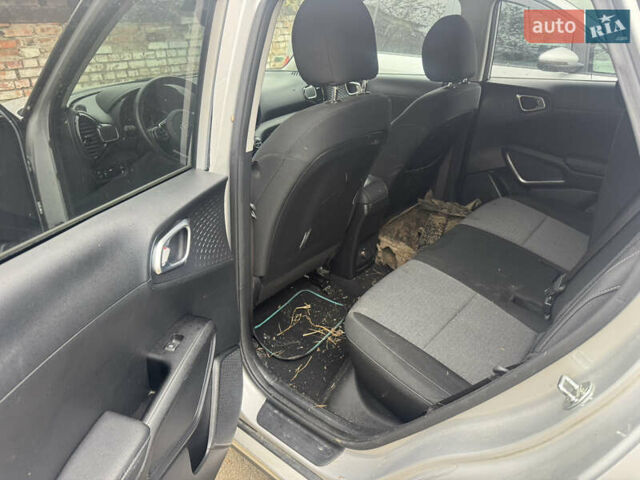 Сірий Кіа Soul EV, об'ємом двигуна 0 л та пробігом 113 тис. км за 13500 $, фото 7 на Automoto.ua