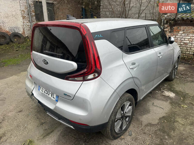 Сірий Кіа Soul EV, об'ємом двигуна 0 л та пробігом 113 тис. км за 13500 $, фото 2 на Automoto.ua