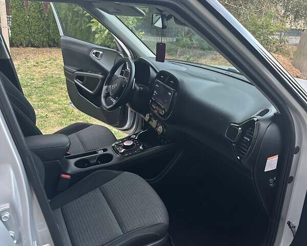 Сірий Кіа Soul EV, об'ємом двигуна 0 л та пробігом 118 тис. км за 16900 $, фото 8 на Automoto.ua