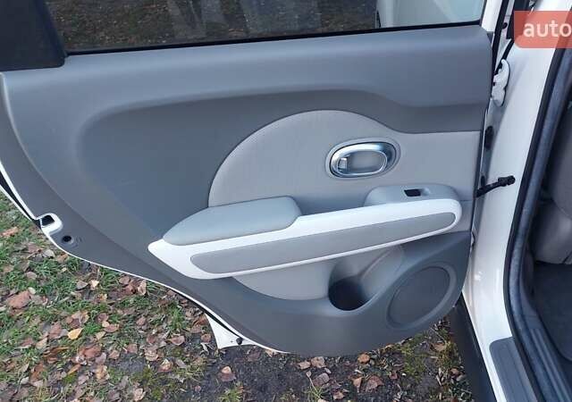 Синій Кіа Soul EV, об'ємом двигуна 0 л та пробігом 97 тис. км за 5250 $, фото 83 на Automoto.ua