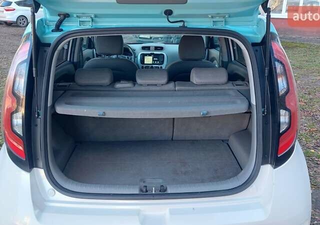 Синій Кіа Soul EV, об'ємом двигуна 0 л та пробігом 97 тис. км за 5250 $, фото 20 на Automoto.ua