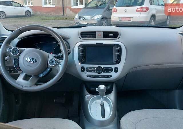 Синій Кіа Soul EV, об'ємом двигуна 0 л та пробігом 97 тис. км за 5250 $, фото 30 на Automoto.ua