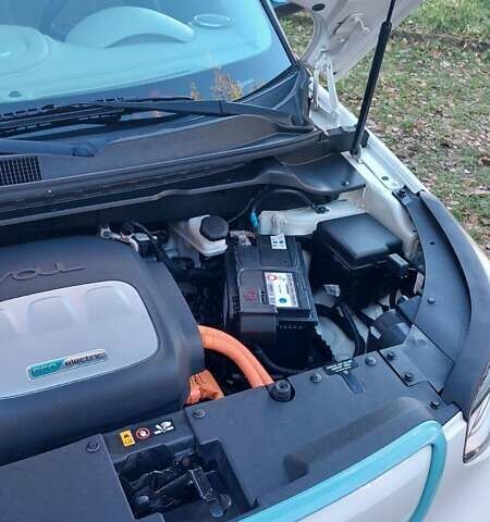 Синій Кіа Soul EV, об'ємом двигуна 0 л та пробігом 97 тис. км за 5250 $, фото 24 на Automoto.ua