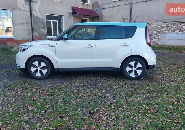 Синій Кіа Soul EV, об'ємом двигуна 0 л та пробігом 97 тис. км за 5250 $, фото 39 на Automoto.ua