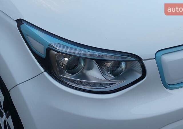 Синій Кіа Soul EV, об'ємом двигуна 0 л та пробігом 97 тис. км за 5250 $, фото 60 на Automoto.ua