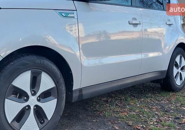 Синій Кіа Soul EV, об'ємом двигуна 0 л та пробігом 97 тис. км за 5250 $, фото 54 на Automoto.ua
