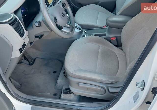 Синій Кіа Soul EV, об'ємом двигуна 0 л та пробігом 97 тис. км за 5250 $, фото 98 на Automoto.ua