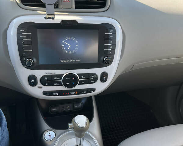Синий Киа Soul EV, объемом двигателя 0 л и пробегом 155 тыс. км за 7900 $, фото 11 на Automoto.ua