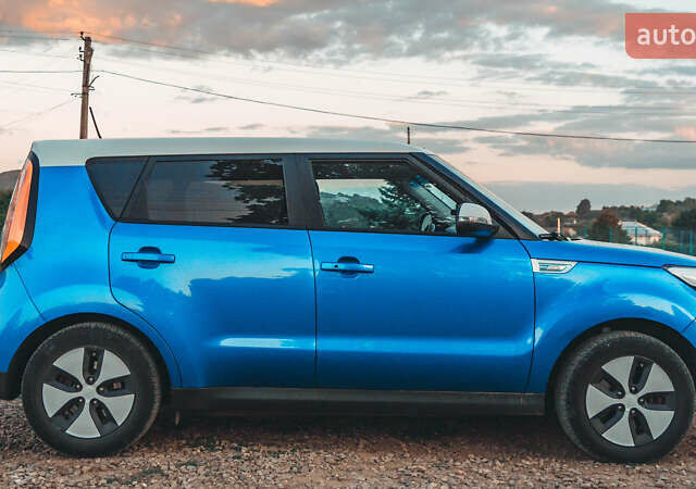 Синий Киа Soul EV, объемом двигателя 0 л и пробегом 165 тыс. км за 7500 $, фото 2 на Automoto.ua