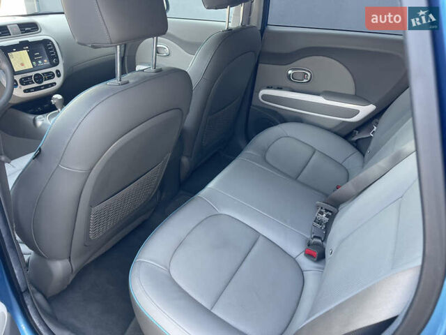 Киа Soul EV 2015 в Луцке на Automoto.ua Синий Киа Soul EV, объемом двигателя 0 л и пробегом 112 тыс. км за 11700 $, фото 9 на Automoto.ua