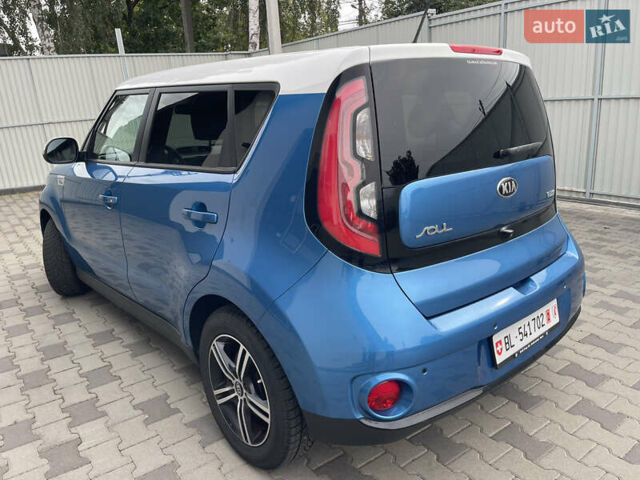 Киа Soul EV 2015 в Луцке на Automoto.ua Синий Киа Soul EV, объемом двигателя 0 л и пробегом 112 тыс. км за 11700 $, фото 1 на Automoto.ua