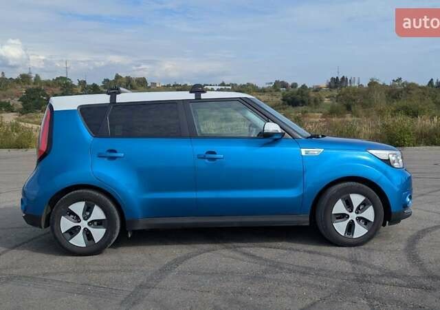 Синий Киа Soul EV, объемом двигателя 0 л и пробегом 108 тыс. км за 6700 $, фото 12 на Automoto.ua