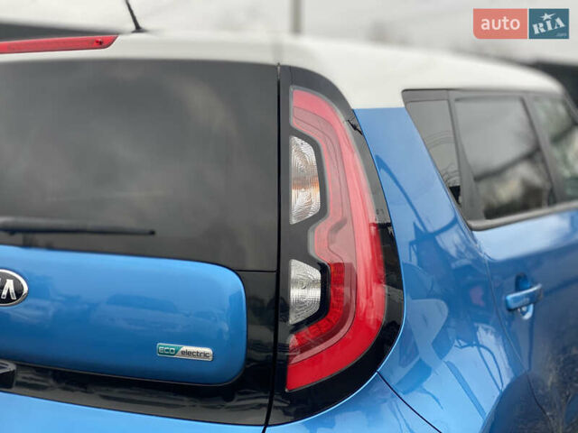 Синий Киа Soul EV, объемом двигателя 0 л и пробегом 88 тыс. км за 10700 $, фото 27 на Automoto.ua