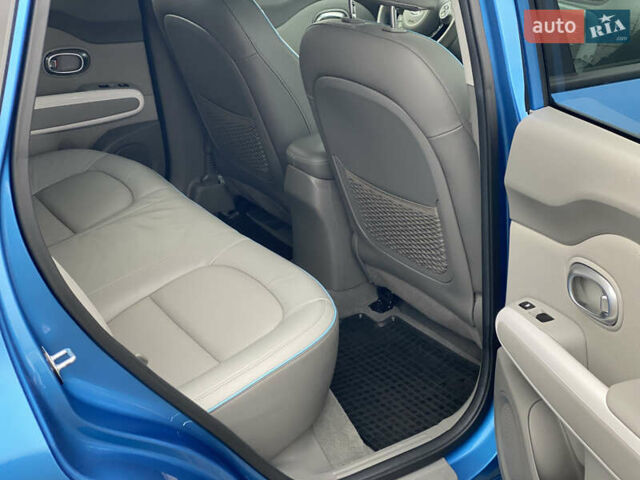 Синий Киа Soul EV, объемом двигателя 0 л и пробегом 88 тыс. км за 10700 $, фото 54 на Automoto.ua