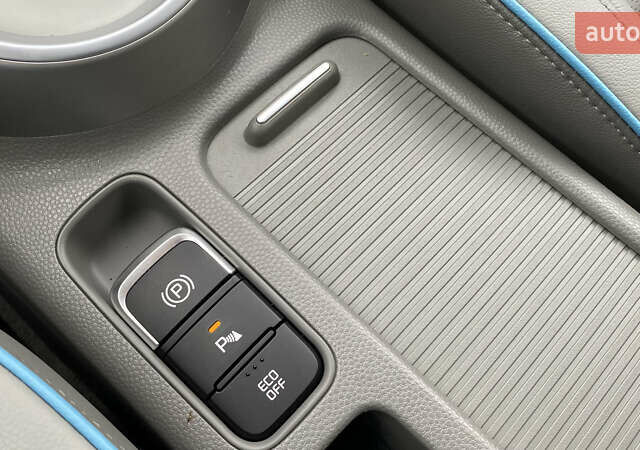 Синий Киа Soul EV, объемом двигателя 0 л и пробегом 88 тыс. км за 10700 $, фото 71 на Automoto.ua