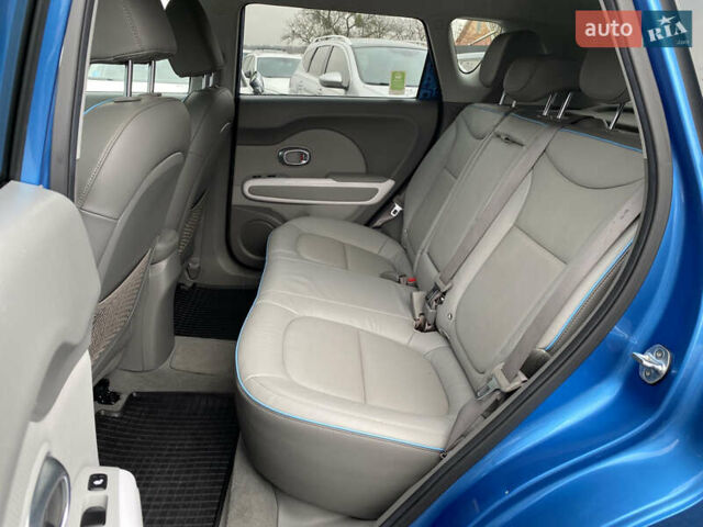 Синий Киа Soul EV, объемом двигателя 0 л и пробегом 88 тыс. км за 10700 $, фото 57 на Automoto.ua