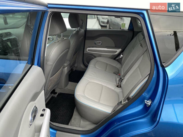 Синий Киа Soul EV, объемом двигателя 0 л и пробегом 88 тыс. км за 10700 $, фото 59 на Automoto.ua