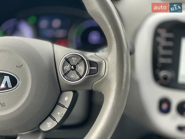 Синий Киа Soul EV, объемом двигателя 0 л и пробегом 88 тыс. км за 10700 $, фото 50 на Automoto.ua