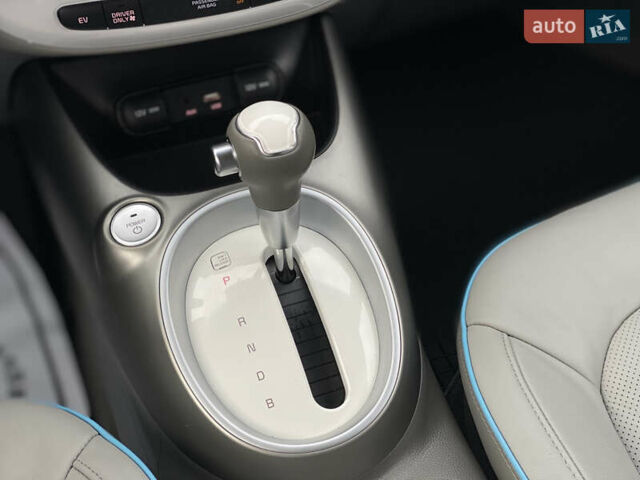 Синий Киа Soul EV, объемом двигателя 0 л и пробегом 88 тыс. км за 10700 $, фото 41 на Automoto.ua