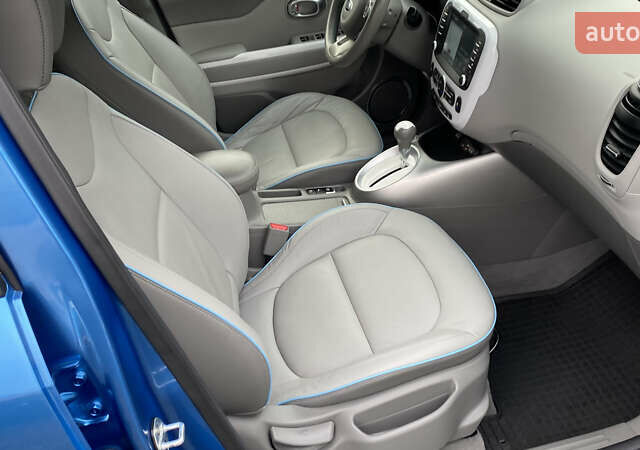 Синий Киа Soul EV, объемом двигателя 0 л и пробегом 88 тыс. км за 10700 $, фото 69 на Automoto.ua