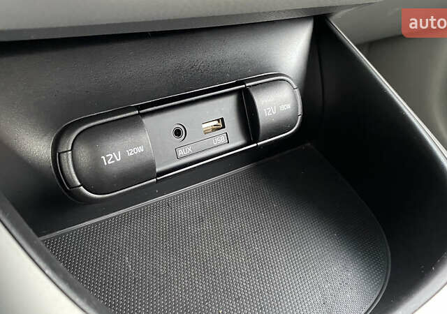 Синий Киа Soul EV, объемом двигателя 0 л и пробегом 88 тыс. км за 10700 $, фото 73 на Automoto.ua