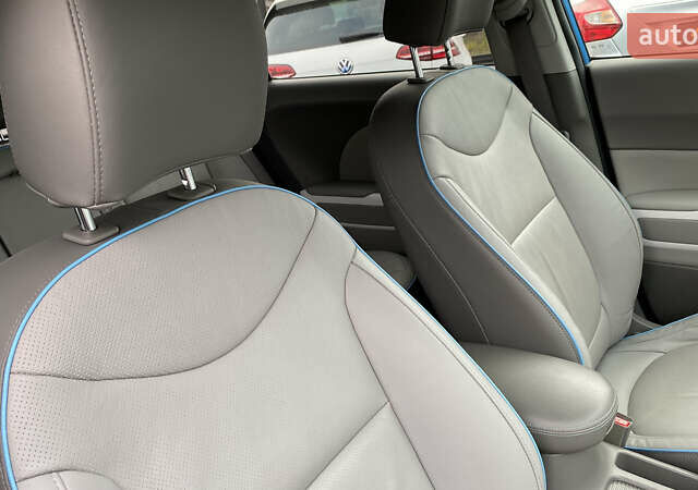 Синий Киа Soul EV, объемом двигателя 0 л и пробегом 88 тыс. км за 10700 $, фото 63 на Automoto.ua