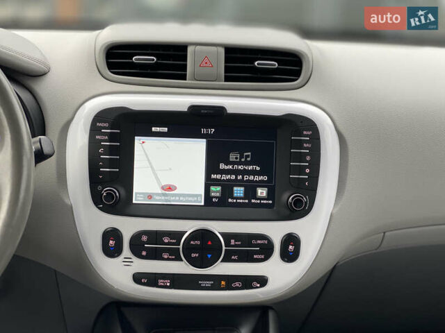 Синий Киа Soul EV, объемом двигателя 0 л и пробегом 88 тыс. км за 10700 $, фото 40 на Automoto.ua