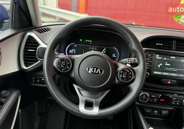 Синий Киа Soul EV, объемом двигателя 0 л и пробегом 26 тыс. км за 18900 $, фото 58 на Automoto.ua