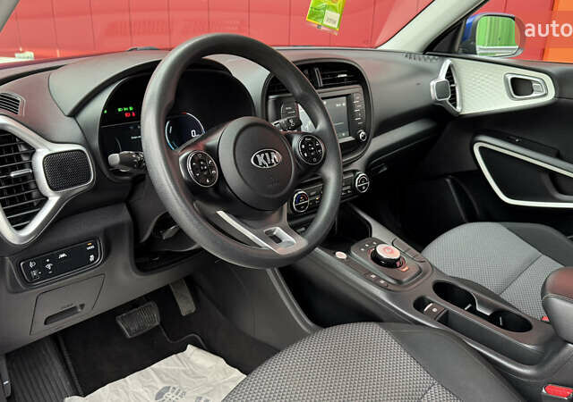 Синий Киа Soul EV, объемом двигателя 0 л и пробегом 26 тыс. км за 18900 $, фото 22 на Automoto.ua