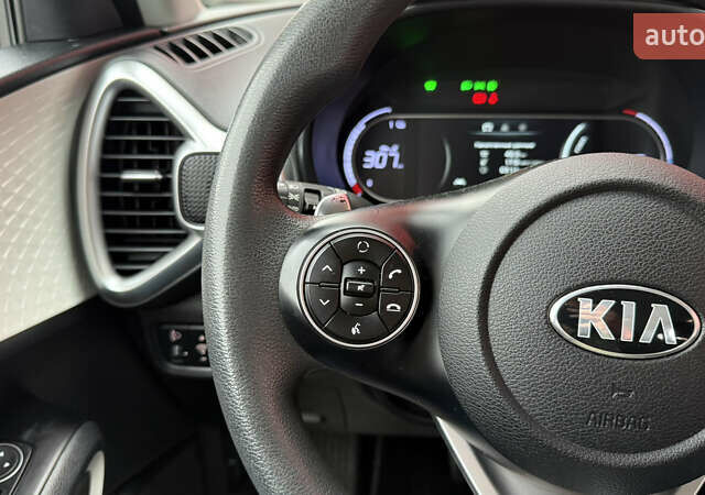 Синий Киа Soul EV, объемом двигателя 0 л и пробегом 26 тыс. км за 18900 $, фото 24 на Automoto.ua