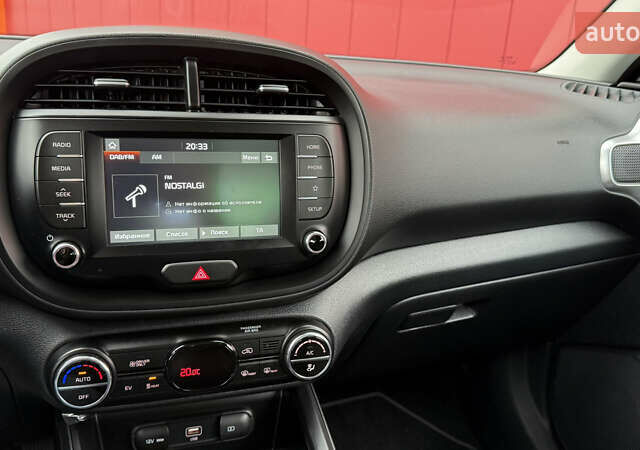 Синий Киа Soul EV, объемом двигателя 0 л и пробегом 26 тыс. км за 18900 $, фото 29 на Automoto.ua