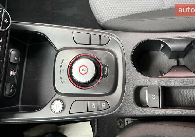 Синий Киа Soul EV, объемом двигателя 0 л и пробегом 26 тыс. км за 18900 $, фото 35 на Automoto.ua