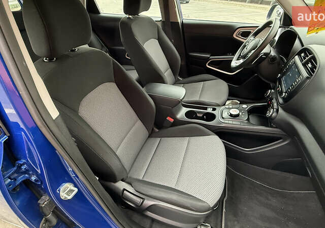 Синий Киа Soul EV, объемом двигателя 0 л и пробегом 26 тыс. км за 18900 $, фото 51 на Automoto.ua