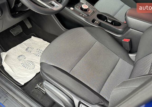 Синий Киа Soul EV, объемом двигателя 0 л и пробегом 26 тыс. км за 18900 $, фото 21 на Automoto.ua