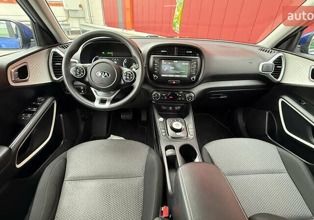 Синий Киа Soul EV, объемом двигателя 0 л и пробегом 26 тыс. км за 18900 $, фото 56 на Automoto.ua