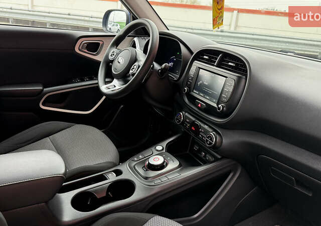 Синий Киа Soul EV, объемом двигателя 0 л и пробегом 26 тыс. км за 18900 $, фото 54 на Automoto.ua