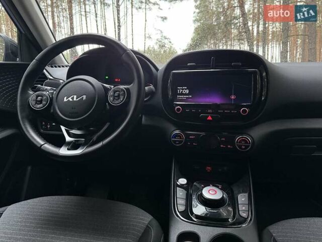 Синій Кіа Soul EV, об'ємом двигуна 0 л та пробігом 39 тис. км за 19499 $, фото 45 на Automoto.ua