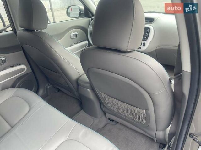 Зеленый Киа Soul EV, объемом двигателя 0 л и пробегом 115 тыс. км за 7600 $, фото 11 на Automoto.ua