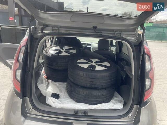 Зеленый Киа Soul EV, объемом двигателя 0 л и пробегом 115 тыс. км за 7600 $, фото 28 на Automoto.ua