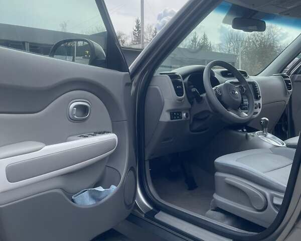 Зеленый Киа Soul EV, объемом двигателя 0 л и пробегом 115 тыс. км за 7600 $, фото 29 на Automoto.ua