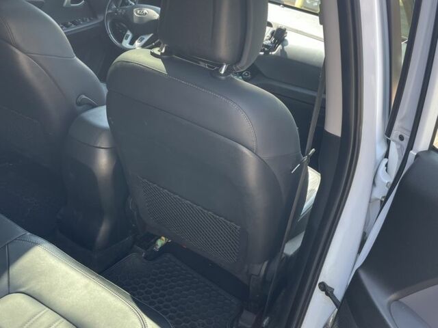 Белый Киа Sportage, объемом двигателя 2 л и пробегом 193 тыс. км за 14500 $, фото 5 на Automoto.ua