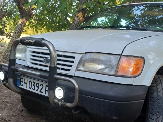 Белый Киа Sportage, объемом двигателя 2 л и пробегом 316 тыс. км за 4000 $, фото 3 на Automoto.ua