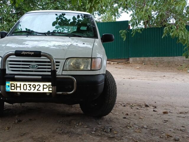 Белый Киа Sportage, объемом двигателя 2 л и пробегом 316 тыс. км за 4000 $, фото 5 на Automoto.ua