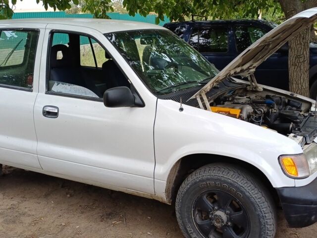 Белый Киа Sportage, объемом двигателя 2 л и пробегом 316 тыс. км за 4000 $, фото 6 на Automoto.ua